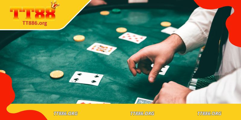 Thủ thuật chặt heo tiến lên bằng bộ bài tứ quý